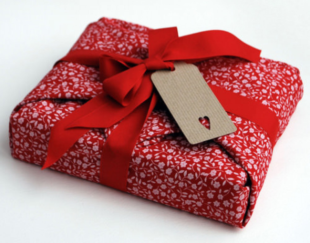 Завернуть подарок в подарочную. Красивая упаковка. Подарки и упаковка. Красивая упаковка подарков. Красиво упаковать подарок.